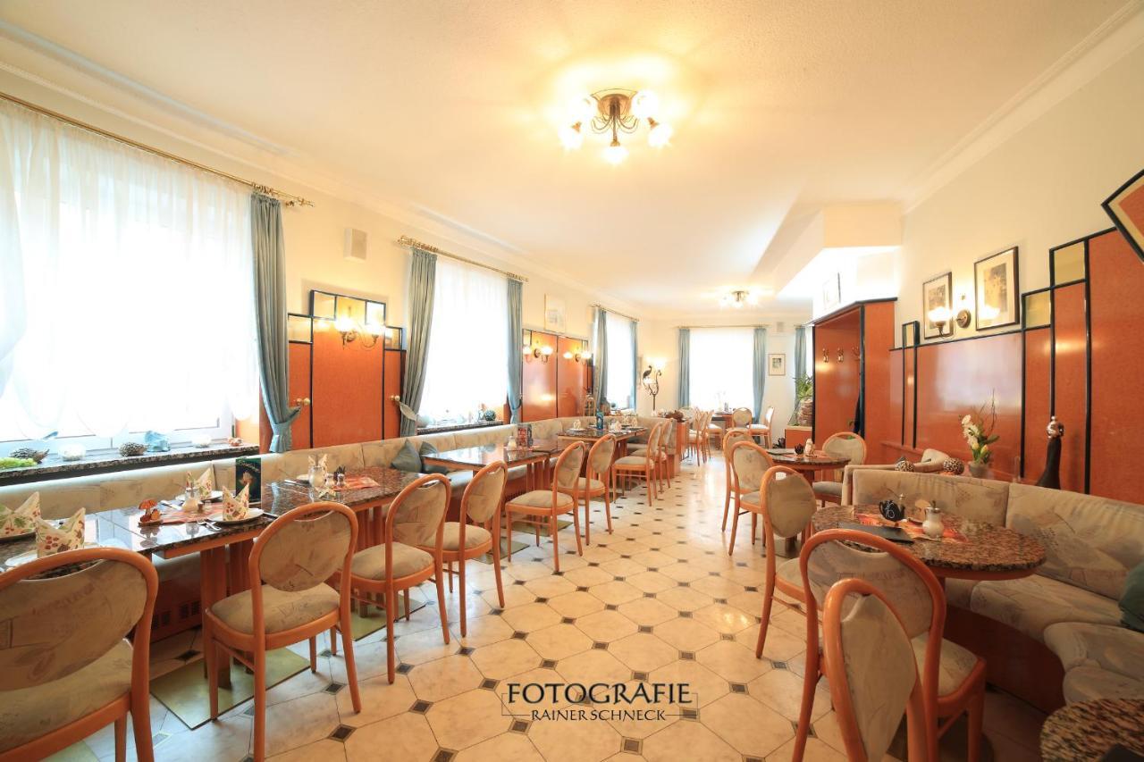 Cafe Am Donautor Hotel Kelheim Esterno foto
