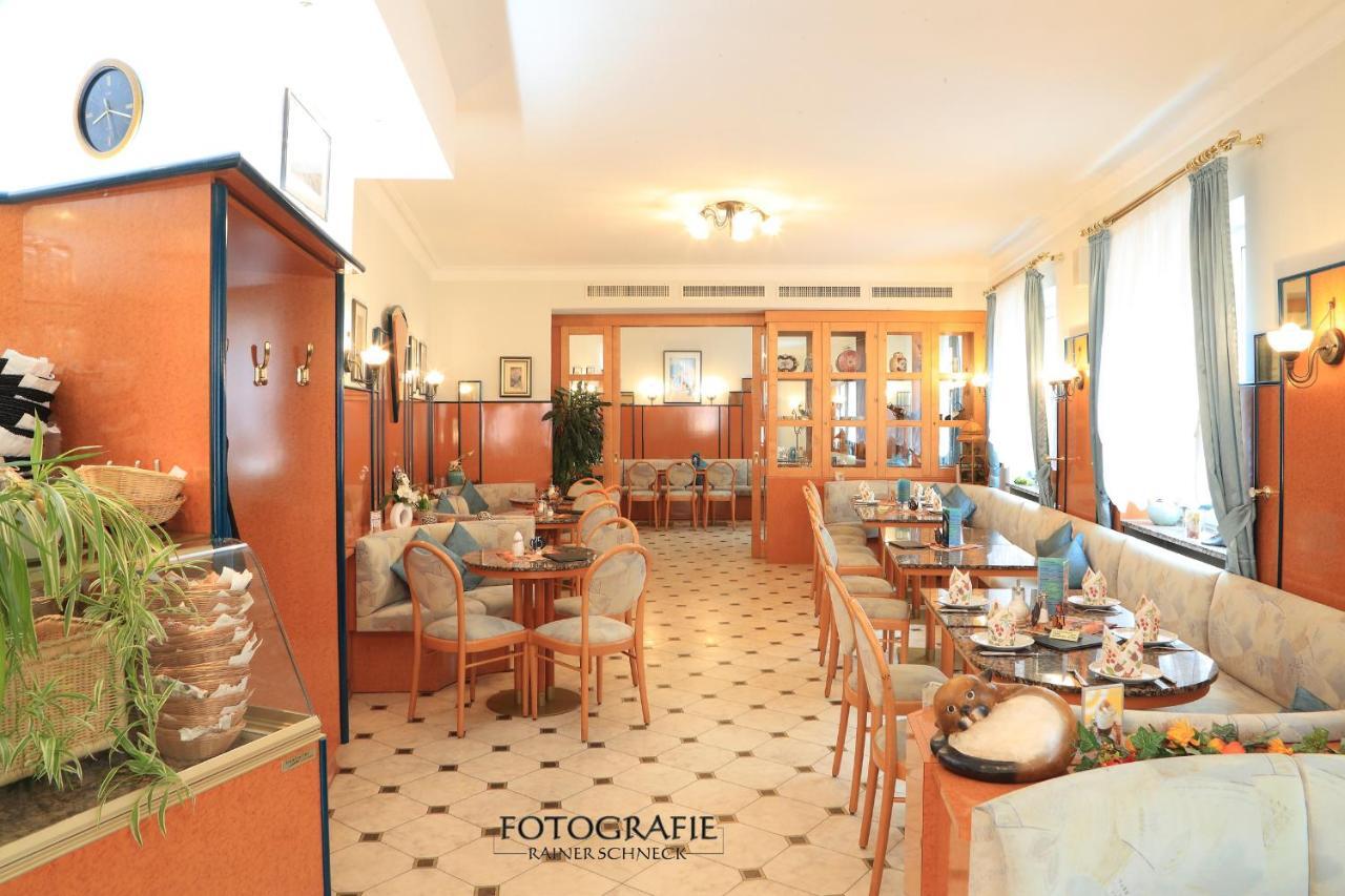 Cafe Am Donautor Hotel Kelheim Esterno foto